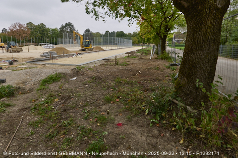 Campus Karl-Marx-Ring_Sportplatz_an_der_neuen_Grundschule_in_Neupelrach_P1292171.jpg